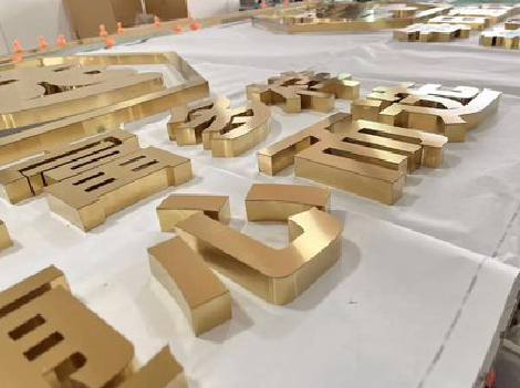 姚安拉丝不锈钢字的特点。