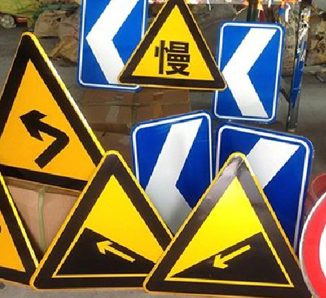 姚安标识标牌中颜色的确定是很重要的。